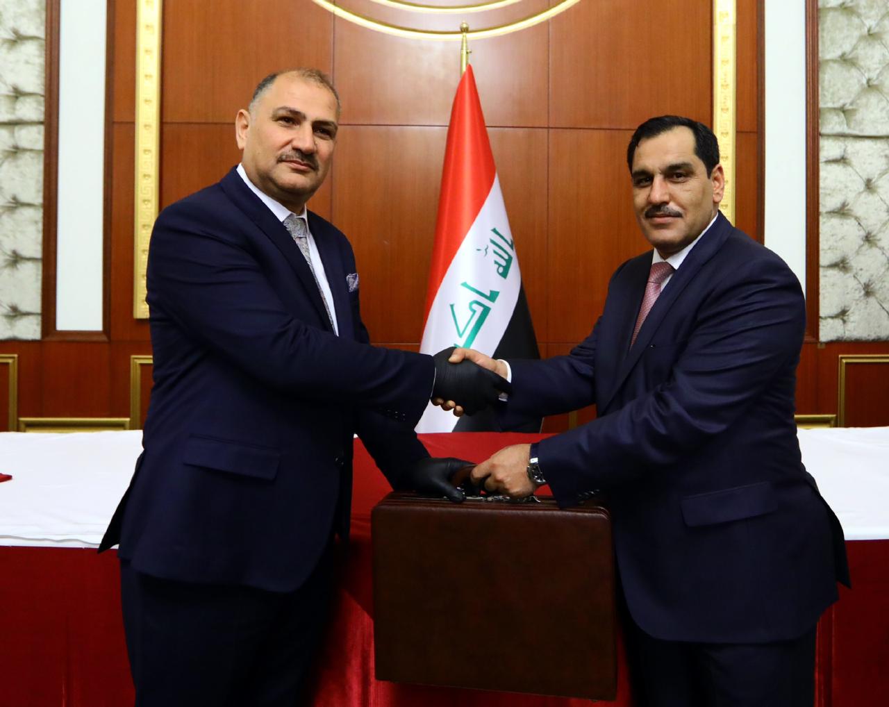 بالصور | أربع جمل لعبد المهدي بـ